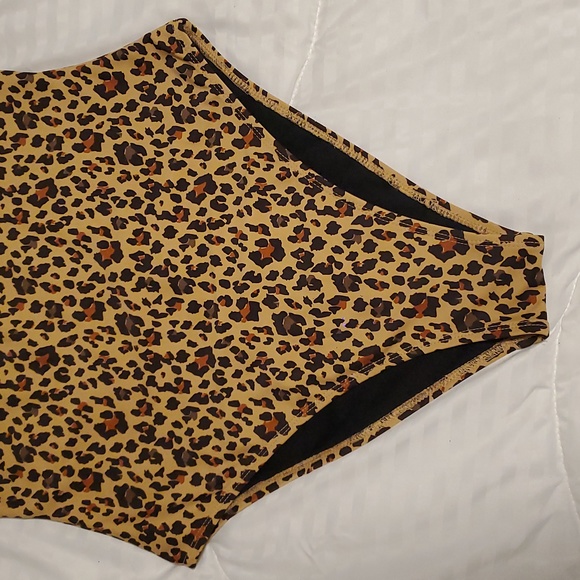 Leopard Print One Piece Body/bathing Suit - Picture 4 of 7